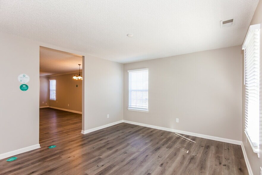 Building Photo - 3037 Champion Ln SW