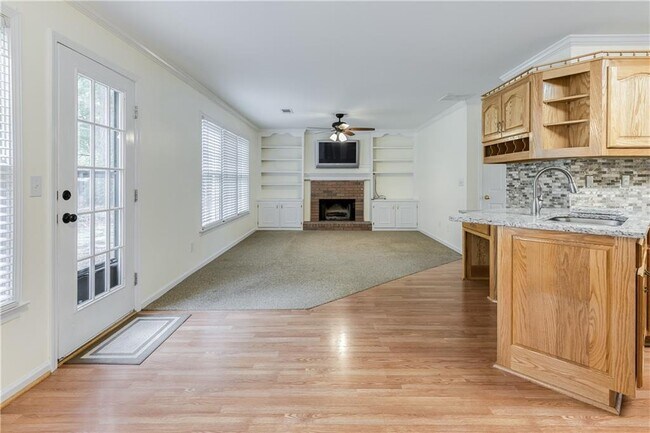 Building Photo - 2232 Woodbriar Dr