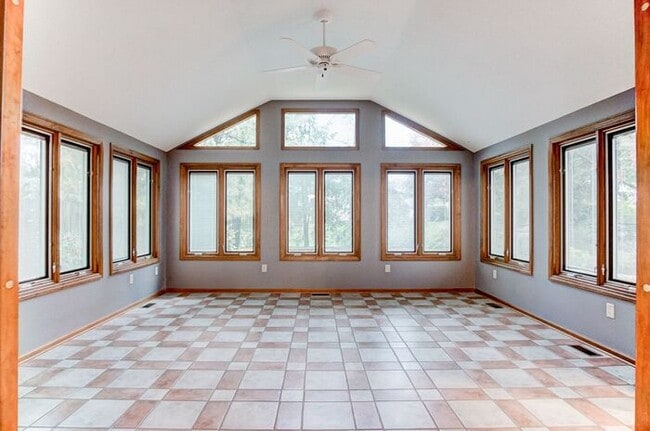 Building Photo - 4 Bedroom Home in Westerville