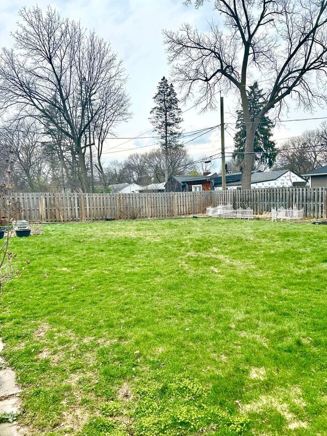 Building Photo - Sunroom Retreat | Fully Furnished 3BR with Private Fenced Yard