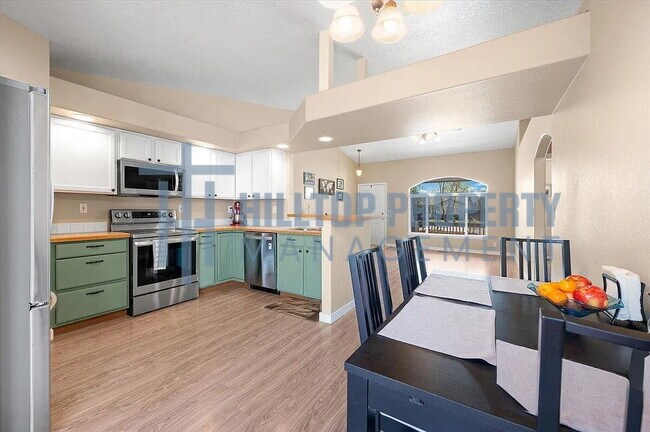 Building Photo - 4 Bed, 2 Bath Home with 2-Car Garage in North Nampa