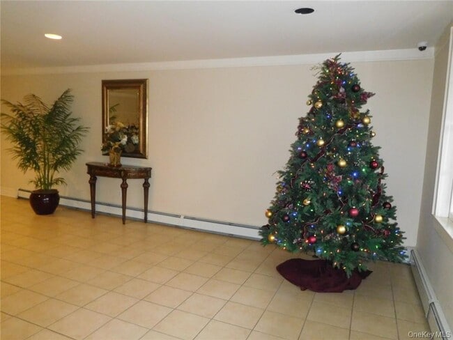 Building Photo - 4 Consulate Dr