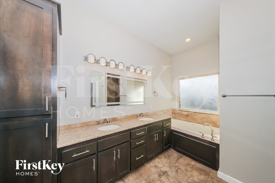 Building Photo - 17313 Ridgewood Dr