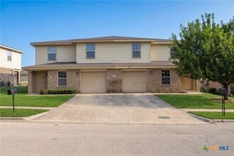 Building Photo - 310 Janelle Dr