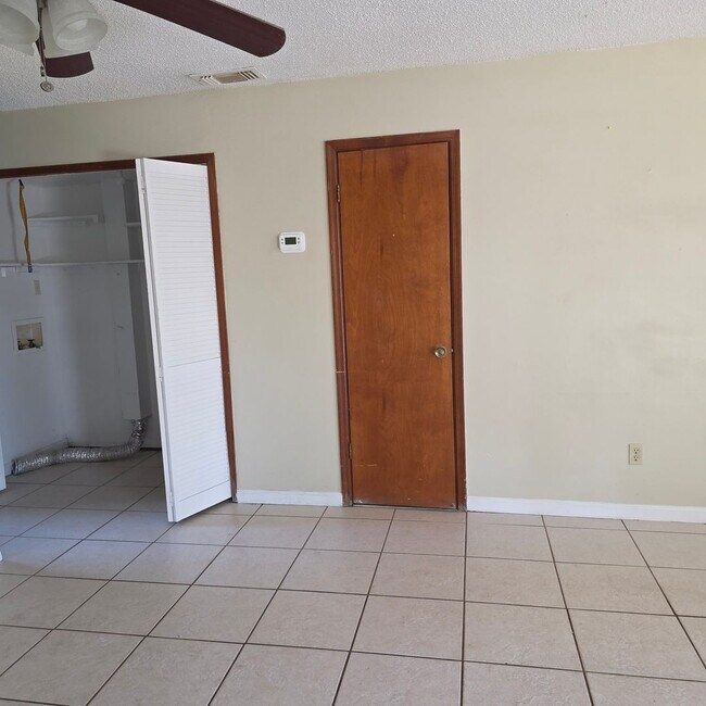 Building Photo - 484 Tamarac St