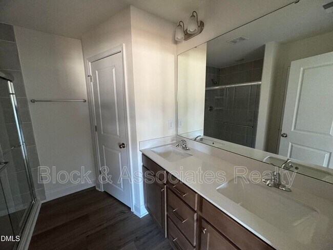 Building Photo - 460 La Maison Ave