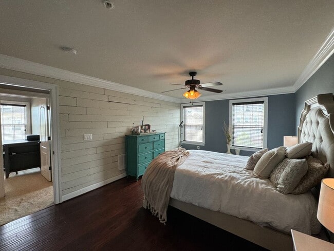 Building Photo - Stunning 3 Bed 2.5 Bath End Unit Townhome In Desired Preserve At Goose Creek - Water Included