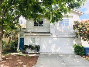 Building Photo - Beautiful 4 Bd/2.5 Ba, 1806 sf single-family house in Walnut Creek available now!