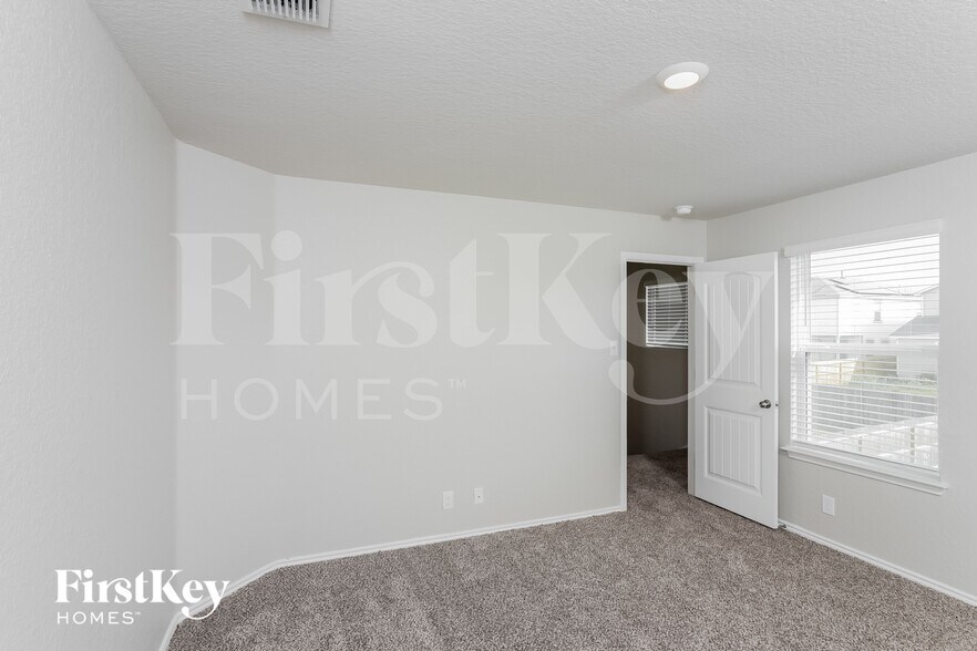 Building Photo - 13923 Morgan Terrace