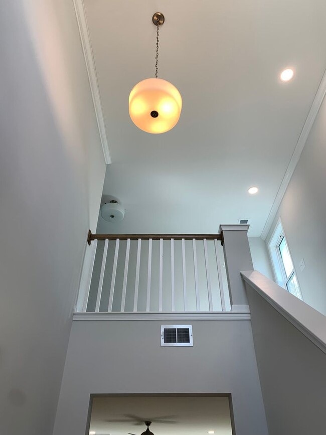 Building Photo - Modern Living in Windsor Hill