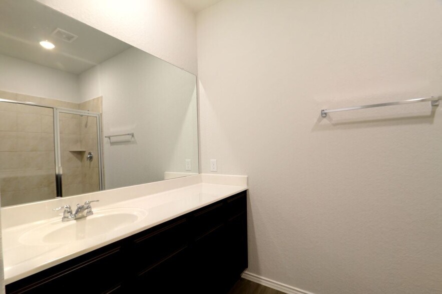 Building Photo - 2091 Olivia Dr