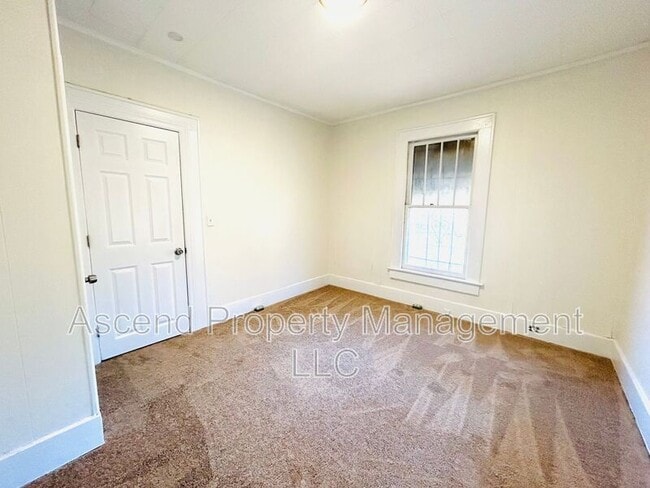 Building Photo - 1500 Bradt St