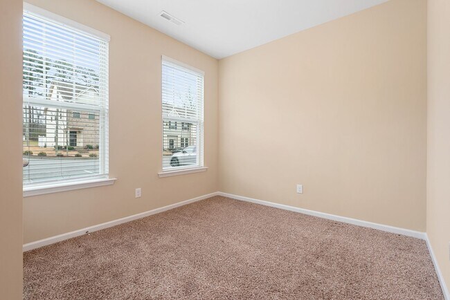 Building Photo - Beautiful 4BR, 2.5BA End Unit Townhome in East Raleigh - Available Now!