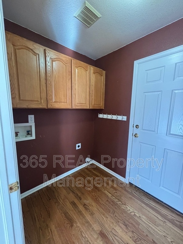 Building Photo - 10108 W 13th St