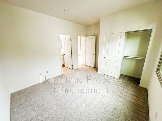 Building Photo - 120 Overbrook