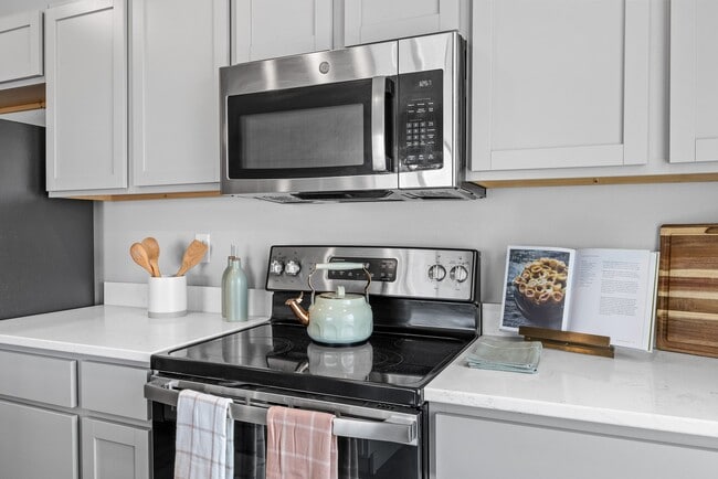 Building Photo - 921 Aiden St