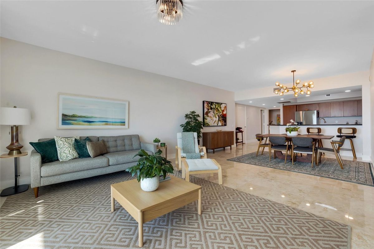 Building Photo - 14951 Royal Oaks Ln