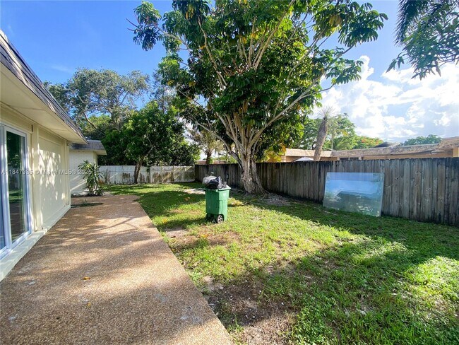 Building Photo - 7805 NW 67th Ave