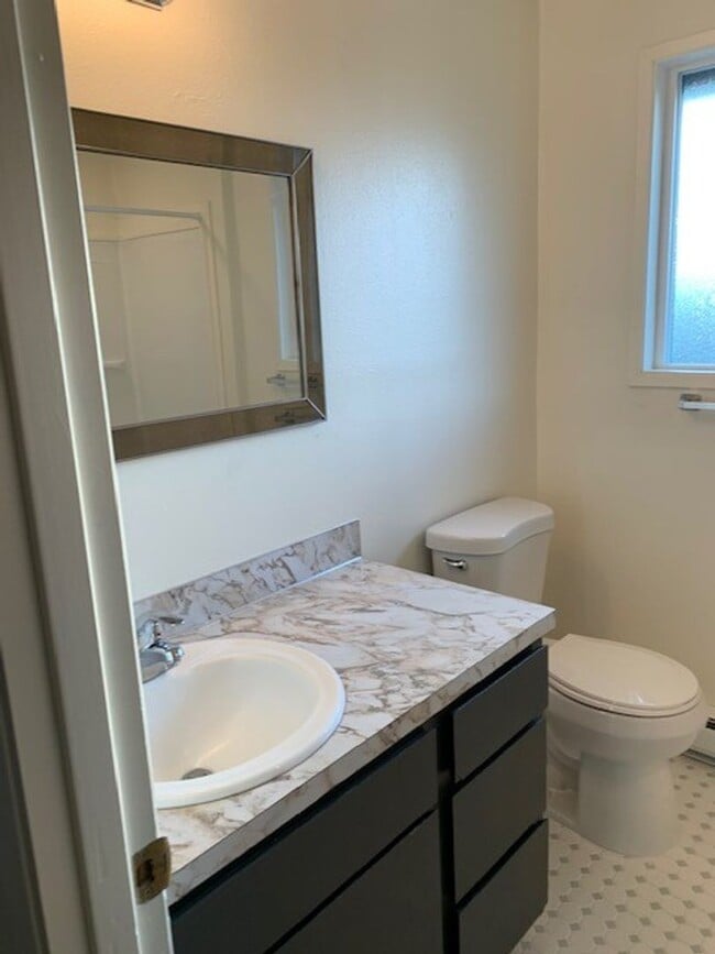 Building Photo - 1211 Summers Ln