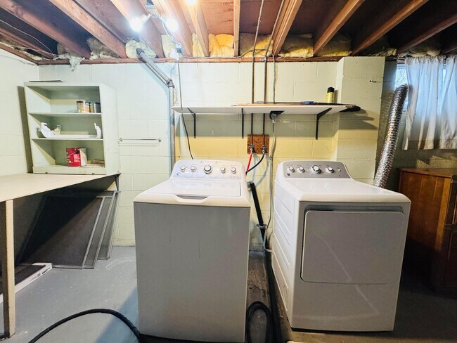 Building Photo - 1016 Lambeth Dr