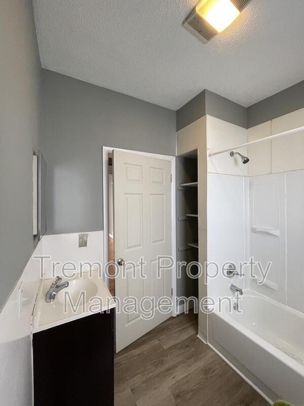 Building Photo - 1818 Dodds Ave