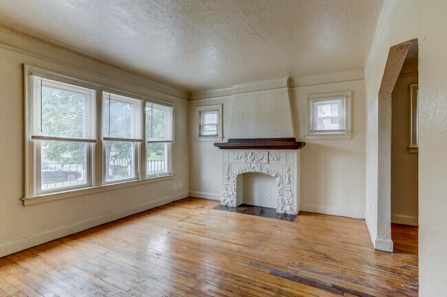 Building Photo - 15018 Hubbell St