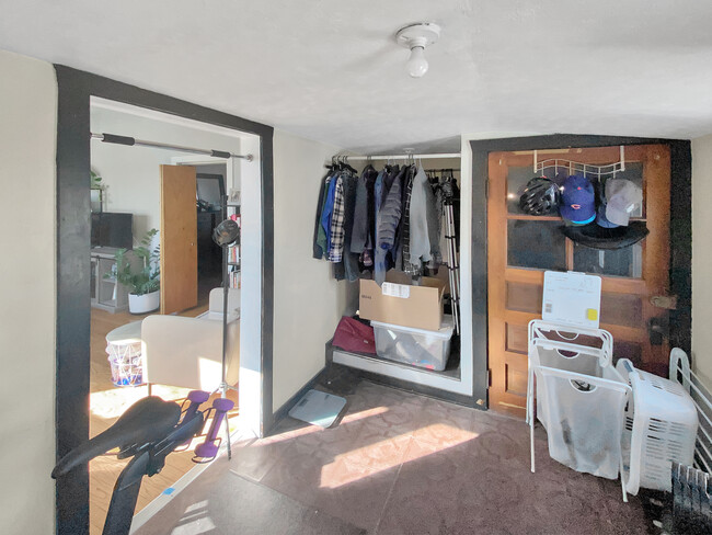 Building Photo - 2137 N Maplewood Ave
