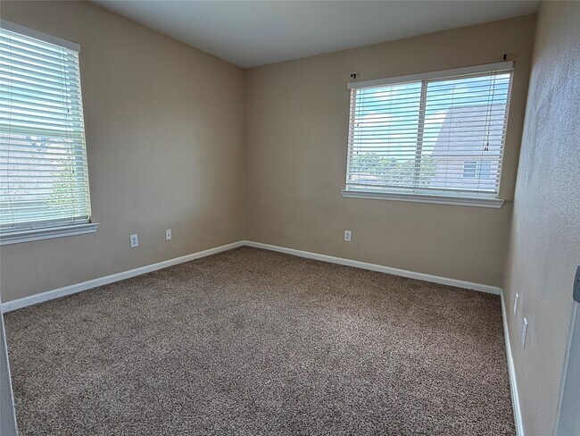 Building Photo - 1625 Townhome Ln