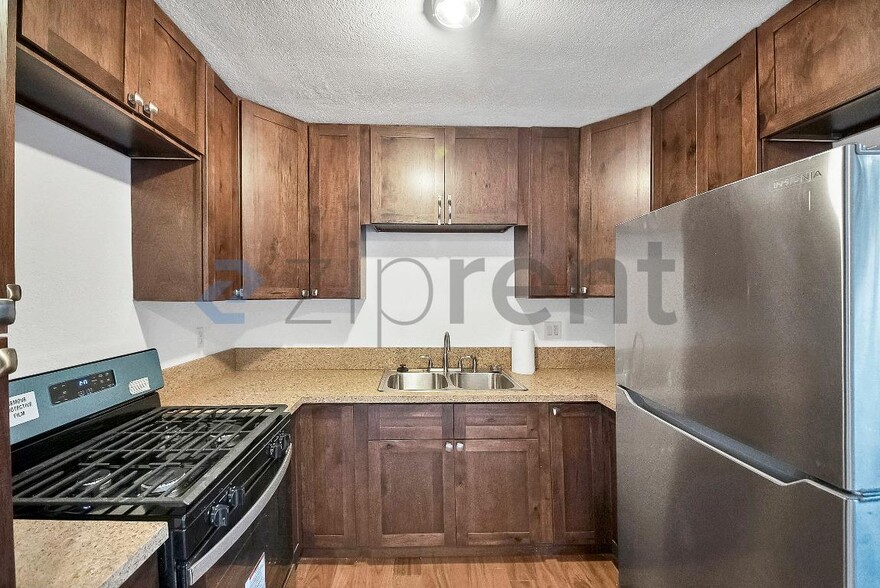 Building Photo - 2458 Normandie Ave