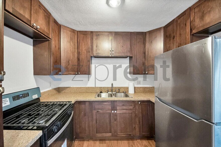 Building Photo - Unit 3