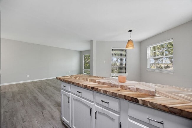 Building Photo - Fully Renovated 2BR/2BA Condo for Rent – P...