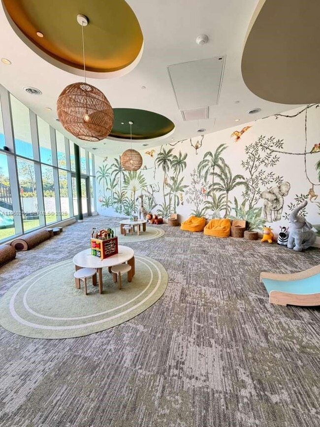 Building Photo - 700 NE 24th St