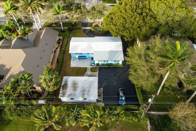 Building Photo - 908 Prosperity Farms Rd
