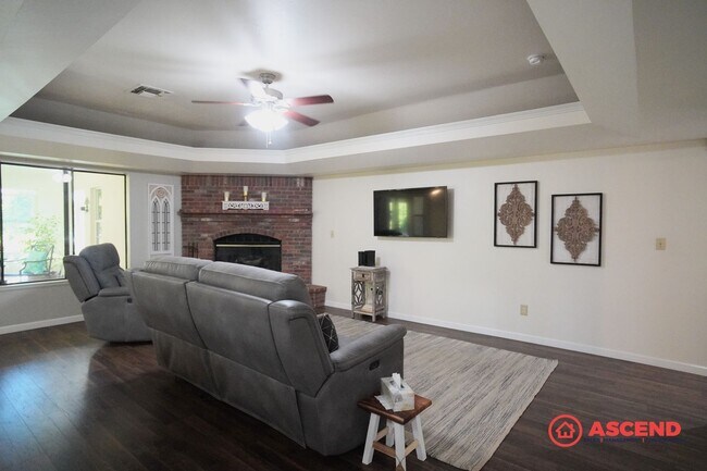 Building Photo - FULLY FURNISHED, Beautiful Home Located In Rosedale Area!