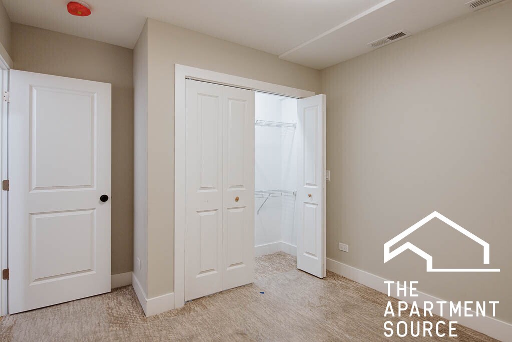 Building Photo - 4409 N Seeley Ave