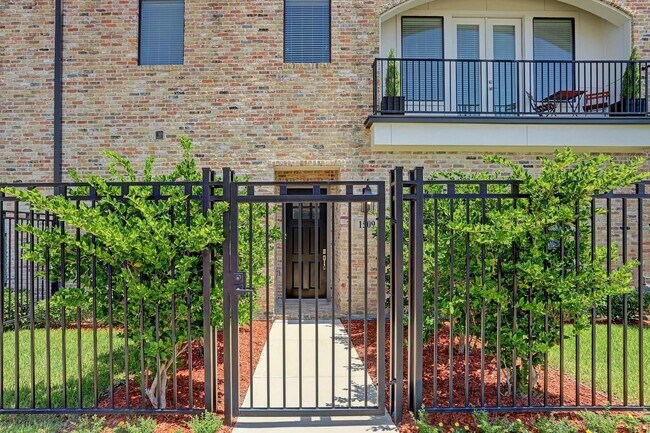 Building Photo - 1509 Nagle St