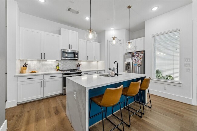 Building Photo - 9009 Wellspring Dr