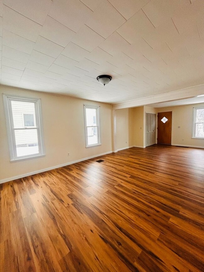 Building Photo - Village of West Carthage 3-4 Bedroom / 1.5 Bath Home