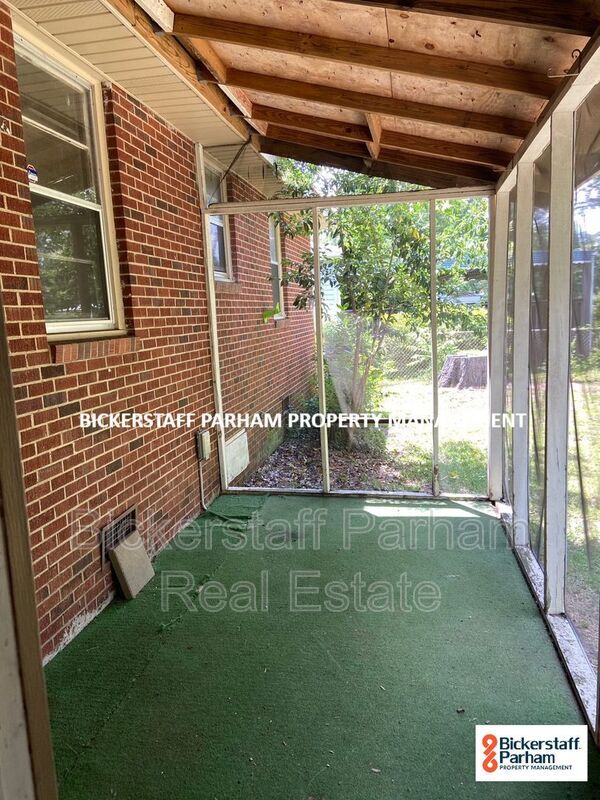 Building Photo - 3053 Blan St