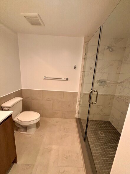 Building Photo - 2512 NE 181st St