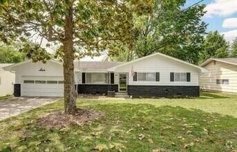 Building Photo - 3 Bedroom PLUS SUNROOM | 2 Bathroom | 2 Ca...