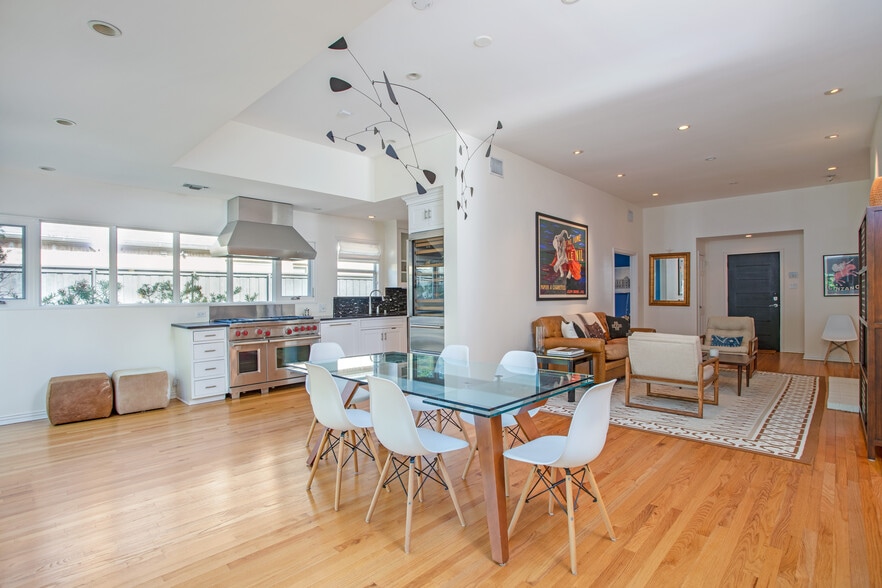Dinning area - 4641 Belclaire Ave