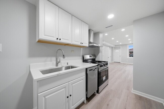 Building Photo - 1624 S 59th Ct