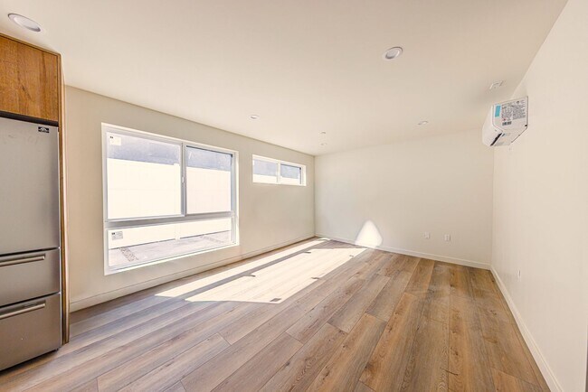 Building Photo - LUXURY in Prime Culver City