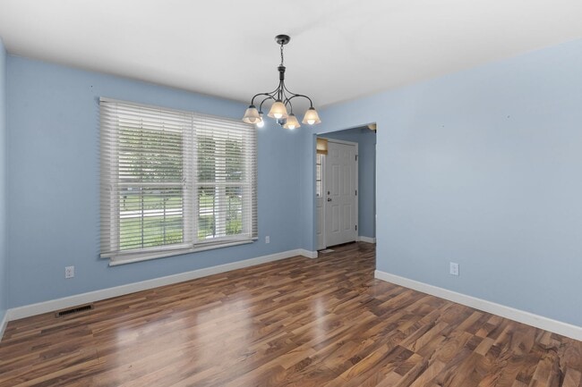 Building Photo - 1620 Dahlia Ct