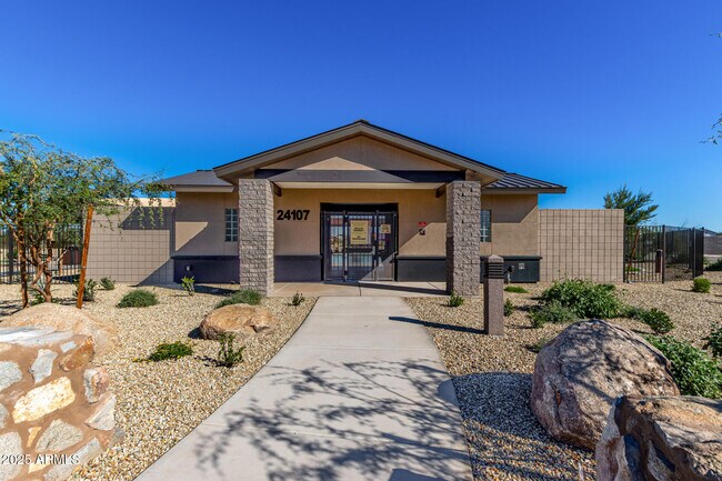 Building Photo - 14633 W Sand Hills Rd