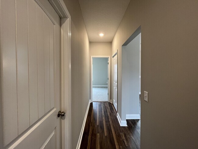 Building Photo - 486 Thorp Circle