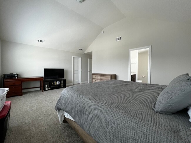 Building Photo - AVAILABLE LATE JANUARY (One Pet Only)