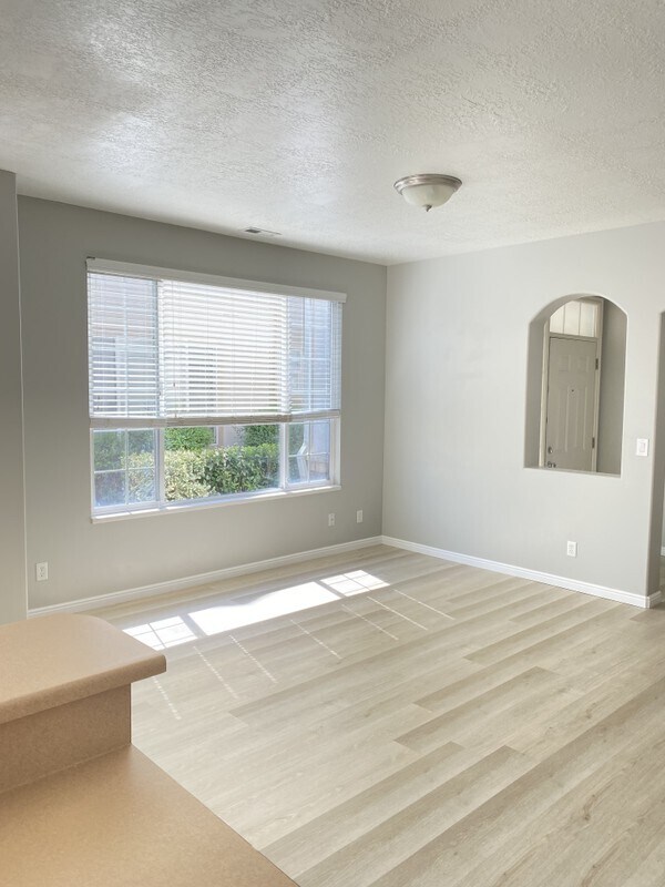 Building Photo - 144 Birmingham Ln