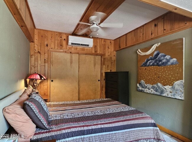 Building Photo - 25 Sowles Ave